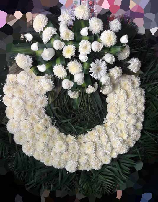 corona funebre de 1 metro de diametro con rosas blancas follaje verde pompones y palma
        