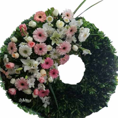 corona para funeral con rosas,gerberas y lilis
