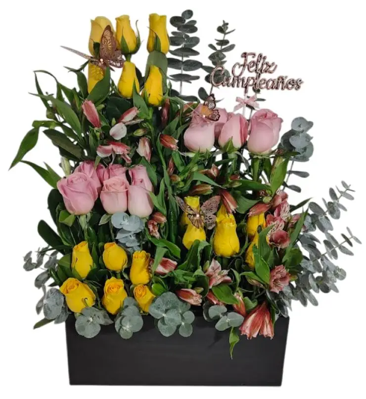 arreglo con 33 rosas amarillas y lilas en caja de madera,envio a domicilio