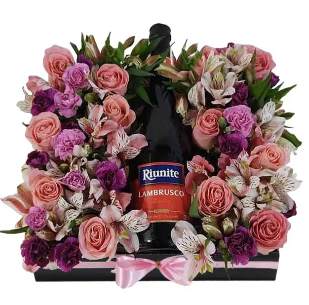 vino,rosas,alstroemerias,miniclavel,caja de madera