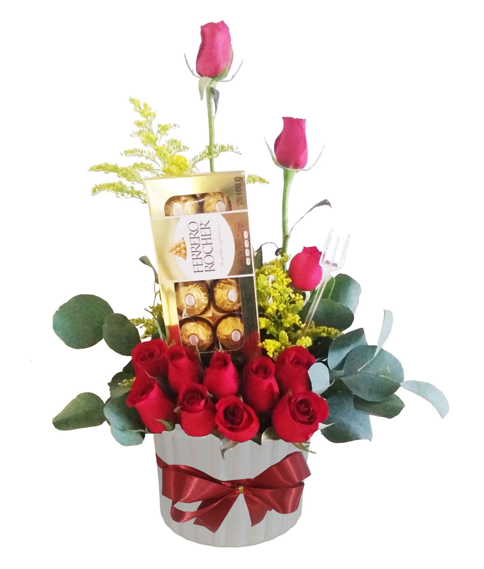 caja con 12 rosas rojas chocolates ferrero y eucalipto