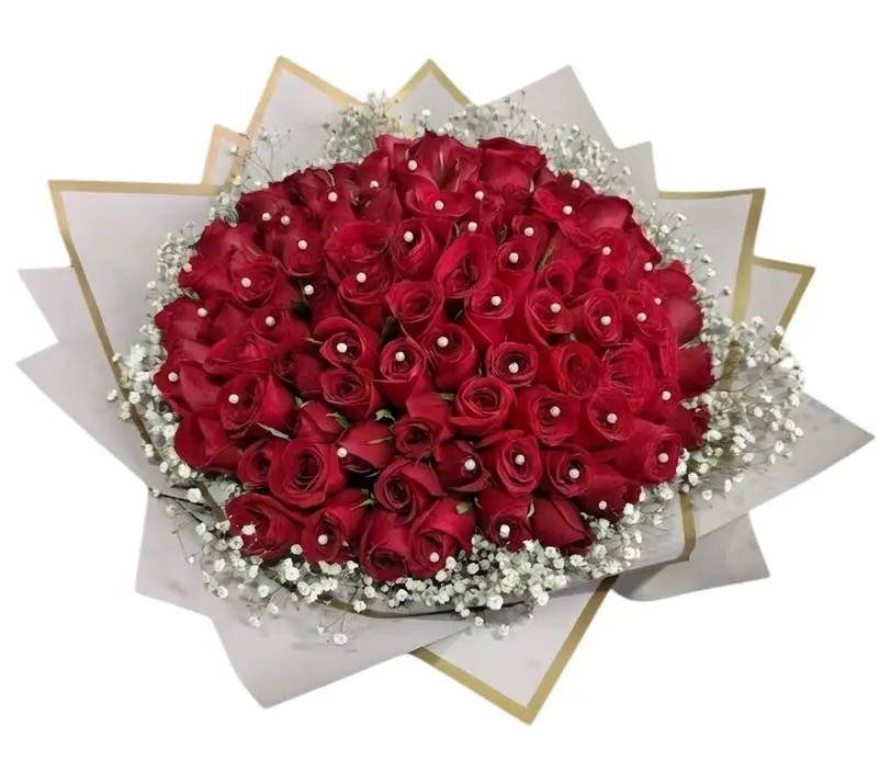 ramo con 100 rosas rojas y baby breath