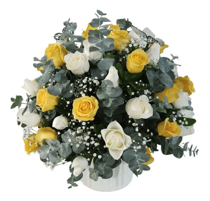 arreglo con 50 rosas blancas y amarillas: ¡Envío a domicilio! Encuentra las mejores flores y arreglos florales para cualquier ocasión